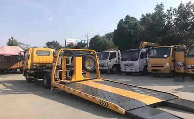 万山区汽车中途维修案例