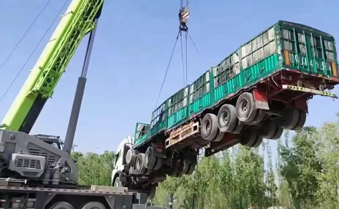 万山区道路脱困救援案例